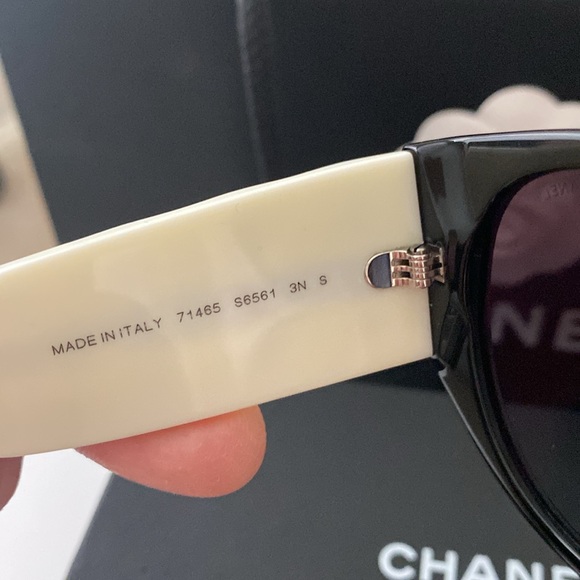 Brand new Chanel sunglasses pilot Blk/wht bag box receipt case - Picture 2 of 6